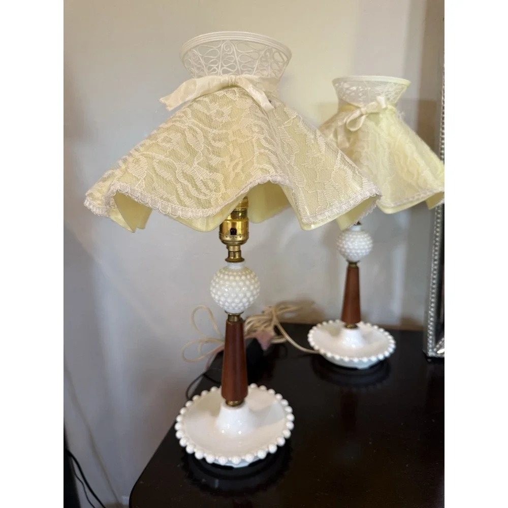 Vintage Table Lamp Pair Boudoir Hobnail White Lace Bedroom 1950s Cottagecore 17